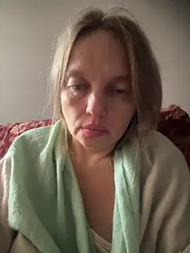 Snapshot of Susanel chatting on 09.25.25 Susanel online show from 09.25.25