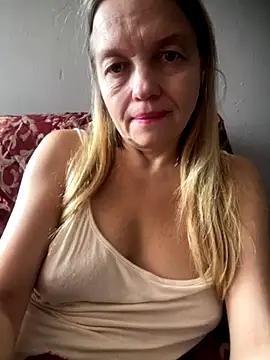 Snapshot of Susanel chatting on 09.26.25 Susanel online show from 09.26.25