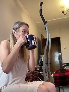 Snapshot of Susanel chatting on 10.05.25 Susanel online show from 10.05.25