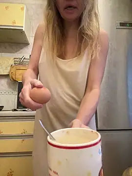 Snapshot of Susanel chatting on 11.16.25 Susanel online show from 11.16.25