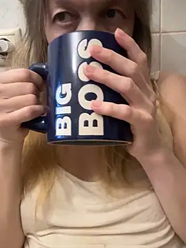 Snapshot of Susanel chatting on 12.05.25 Susanel online show from 12.05.25