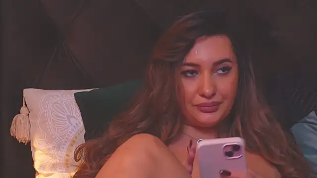 YaaraCollins online show from 01.07.25