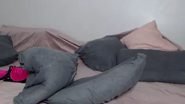 Snapshot of Cheresse chatting on 01.07.25 Cheresse online show from 01.07.25