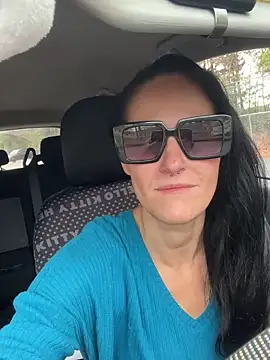 lolabunny9 online show from 02.13.25