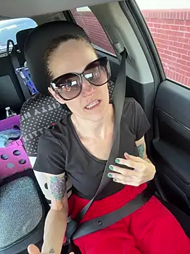 lolabunny9 online show from 11.15.25