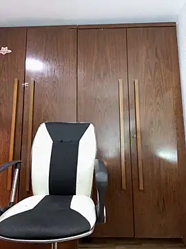 Snapshot of bunny_bicht chatting on 10.13.25 bunny bicht online show from 10.13.25