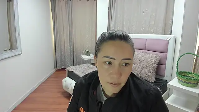 Snapshot of gaby_trent chatting on 06.18.26 gaby trent online show from 06.18.26