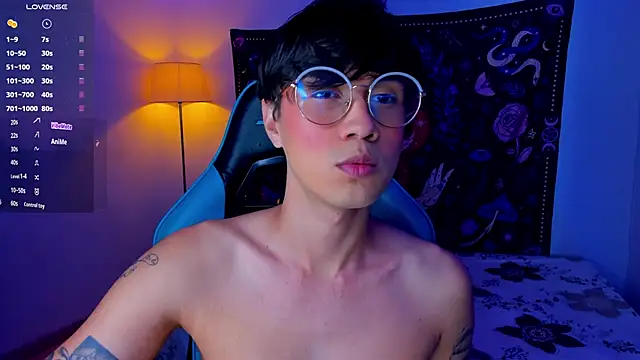 Snapshot of LeaneSeb chatting on 12.03.24 LeaneSeb online show from 12.03.24