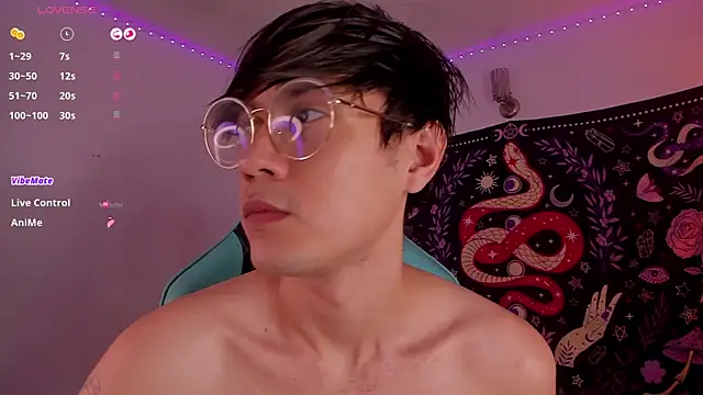 Snapshot of LeaneSeb chatting on 01.12.25 LeaneSeb online show from 01.12.25