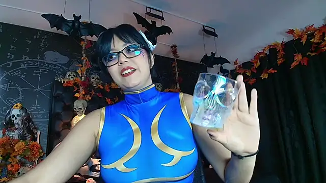 Snapshot of AlexHoe_ chatting on 10.24.25 AlexHoe online show from 10.24.25