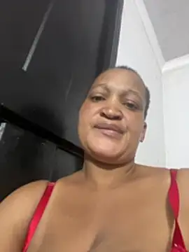Snapshot of XHotJuicyBootyXX chatting on 05.08.26 XHotJuicyBootyXX online show from 05.08.26