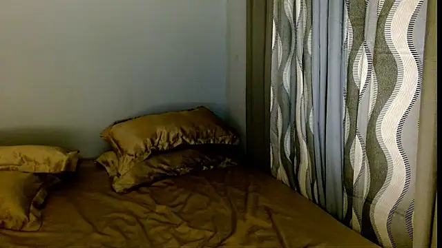 Snapshot of SweetLilly_18 chatting on 03.10.26 SweetLilly 18 online show from 03.10.26