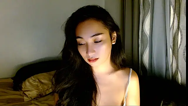 Snapshot of SweetLilly_18 chatting on 03.27.26 SweetLilly 18 online show from 03.27.26