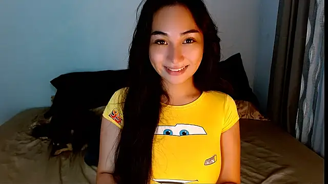 Snapshot of SweetLilly_18 chatting on 04.05.26 SweetLilly 18 online show from 04.05.26