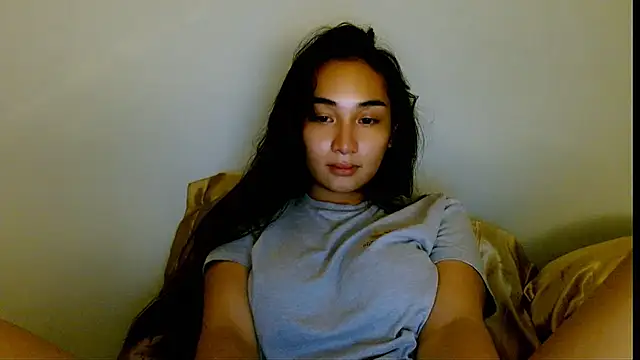 Snapshot of SweetLilly_18 chatting on 04.12.26 SweetLilly 18 online show from 04.12.26