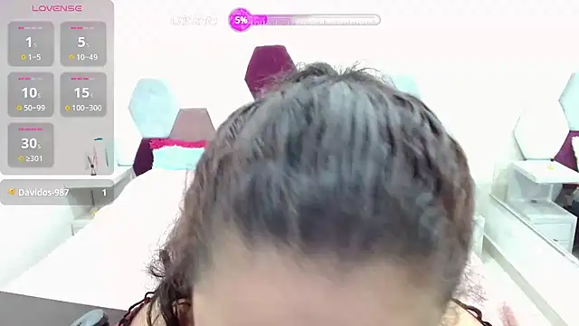 Snapshot of angel_blue chatting on 02.08.25 angel blue online show from 02.08.25