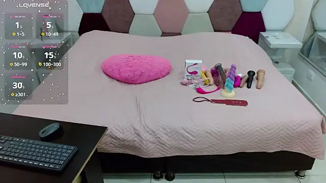 Snapshot of angel_blue chatting on 03.11.25 angel blue online show from 03.11.25