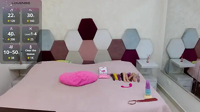 Snapshot of angel_blue chatting on 10.13.25 angel blue online show from 10.13.25