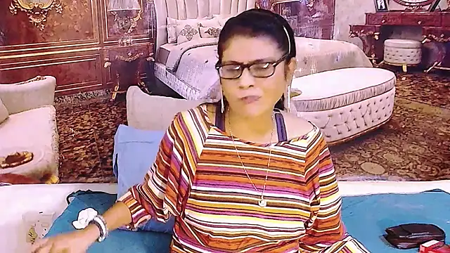 Snapshot of IndianAllure chatting on 05.29.26 IndianAllure online show from 05.29.26