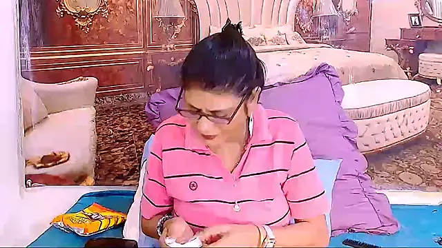Snapshot of IndianAllure chatting on 06.12.26 IndianAllure online show from 06.12.26