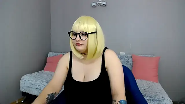 Estheri online show from 03.14.25