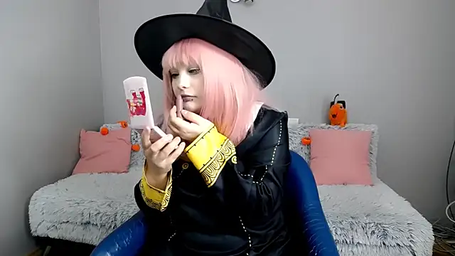 Estheri online show from 10.28.25