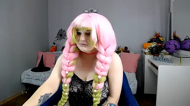 Estheri online show from 10.29.25