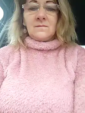 Snapshot of Elza01 chatting on 12.14.24 Elza01 online show from 12.14.24