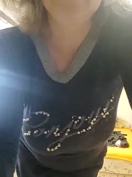 Snapshot of Elza01 chatting on 12.24.24 Elza01 online show from 12.24.24