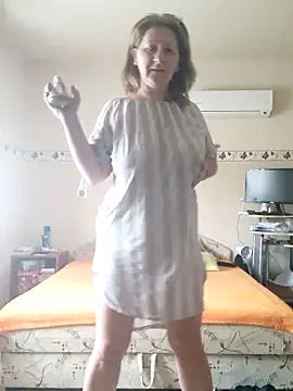 Snapshot of Elza01 chatting on 12.29.24 Elza01 online show from 12.29.24