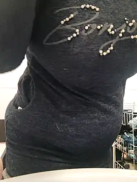 Snapshot of Elza01 chatting on 02.11.25 Elza01 online show from 02.11.25