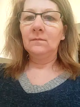 Snapshot of Elza01 chatting on 02.18.25 Elza01 online show from 02.18.25