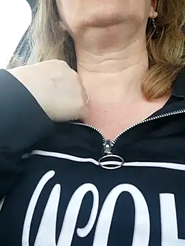 Snapshot of Elza01 chatting on 03.02.25 Elza01 online show from 03.02.25