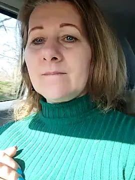 Snapshot of Elza01 chatting on 03.08.25 Elza01 online show from 03.08.25