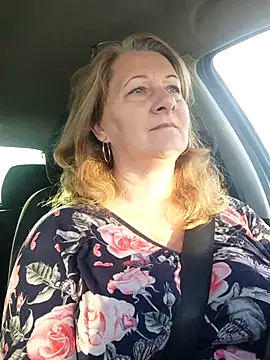 Snapshot of Elza01 chatting on 09.19.25 Elza01 online show from 09.19.25