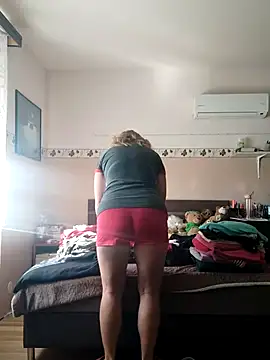 Snapshot of Elza01 chatting on 09.21.25 Elza01 online show from 09.21.25