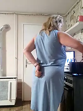 Snapshot of Elza01 chatting on 10.01.25 Elza01 online show from 10.01.25