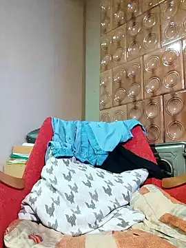 Snapshot of Elza01 chatting on 10.04.25 Elza01 online show from 10.04.25