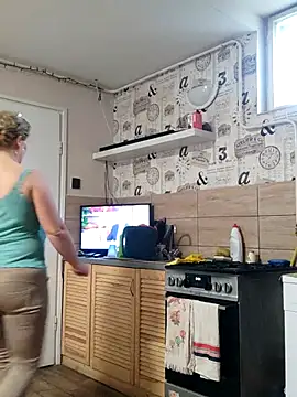 Snapshot of Elza01 chatting on 10.08.25 Elza01 online show from 10.08.25