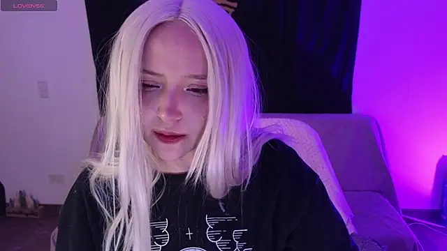 Snapshot of KuroChan420 chatting on 02.26.25 KuroChan420 online show from 02.26.25