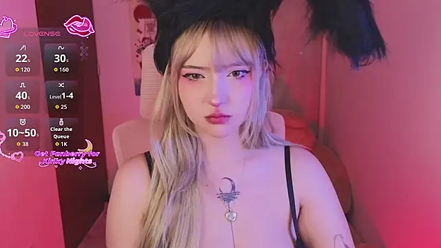 Snapshot of KuroChan420 chatting on 11.03.25 KuroChan420 online show from 11.03.25