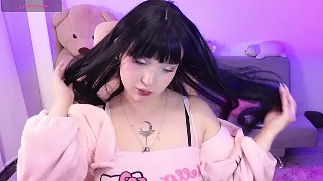 Snapshot of KuroChan420 chatting on 05.20.26 KuroChan420 online show from 05.20.26