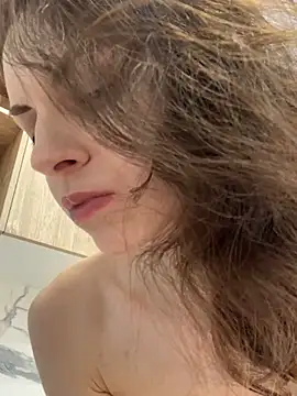 Snapshot of MissAnuta chatting on 02.04.25 MissAnuta online show from 02.04.25