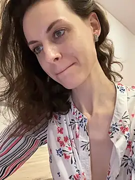 Snapshot of MissAnuta chatting on 03.10.25 MissAnuta online show from 03.10.25