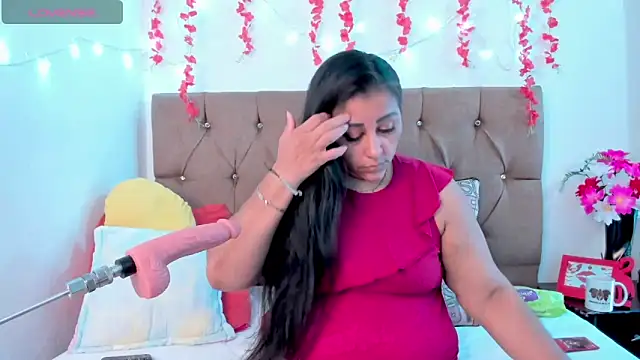 Snapshot of SexxyPamela chatting on 02.05.25 SexxyPamela online show from 02.05.25