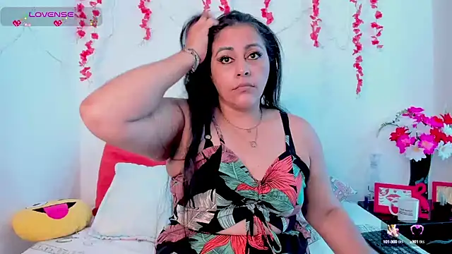 Snapshot of SexxyPamela chatting on 02.19.25 SexxyPamela online show from 02.19.25