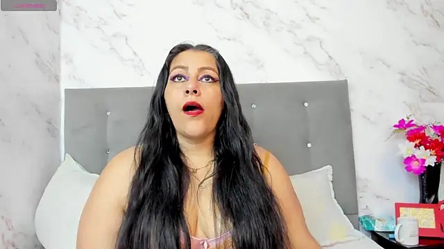 Snapshot of SexxyPamela chatting on 11.24.25 SexxyPamela online show from 11.24.25