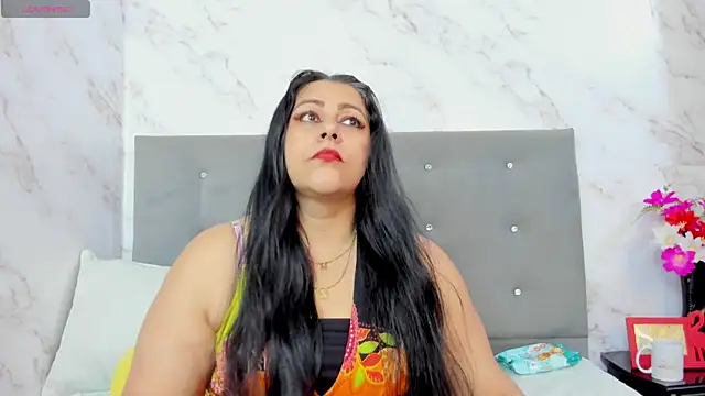 Snapshot of SexxyPamela chatting on 11.25.25 SexxyPamela online show from 11.25.25