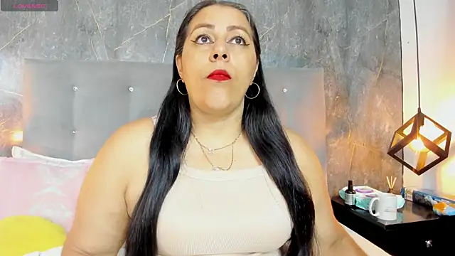 Snapshot of SexxyPamela chatting on 11.28.25 SexxyPamela online show from 11.28.25