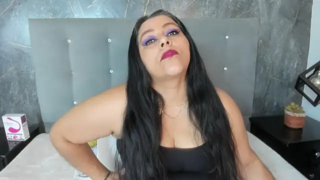 Snapshot of SexxyPamela chatting on 05.25.26 SexxyPamela online show from 05.25.26